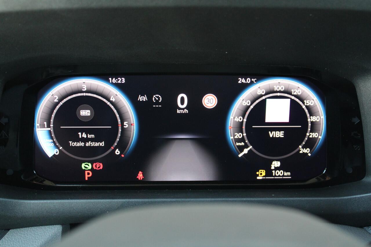 Volkswagen CRAFTER 35 2.0 TDI L3H2 177pk - Facelift - Navigatie - LED - Geveerde stoel - Virtual cockpit - Camera - Verwarmd stuur - Stoelverwarming - Rijklaar