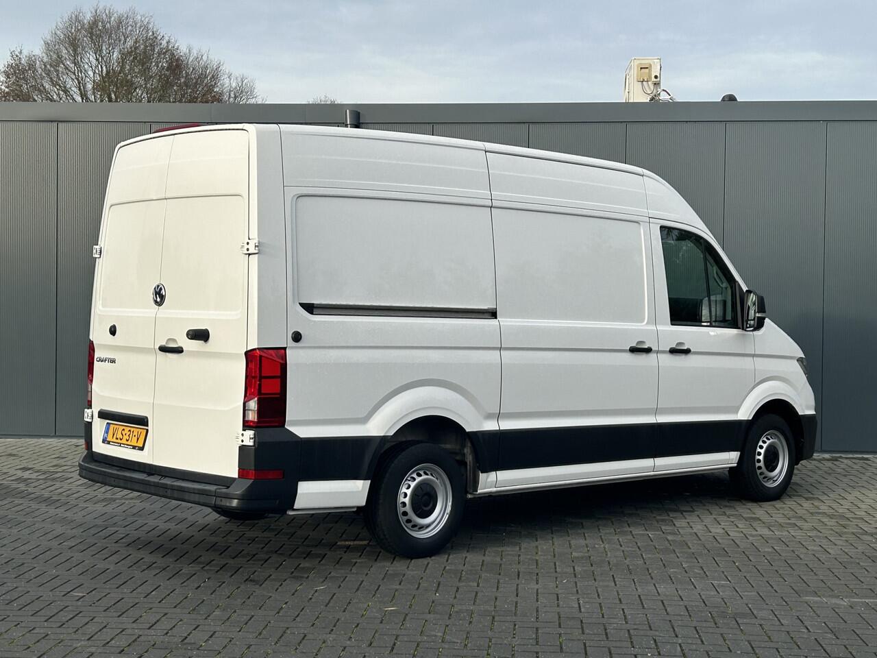 Volkswagen CRAFTER 2.0 TDI 141 PK DSG AUTOMAAT HIGHLINE+ / LED KOPLAMPEN / L3H3 / 3.000 KG AHG / 270 A DEUREN / AIRCO / CRUISE / BLUETOOTH / 3-ZITS