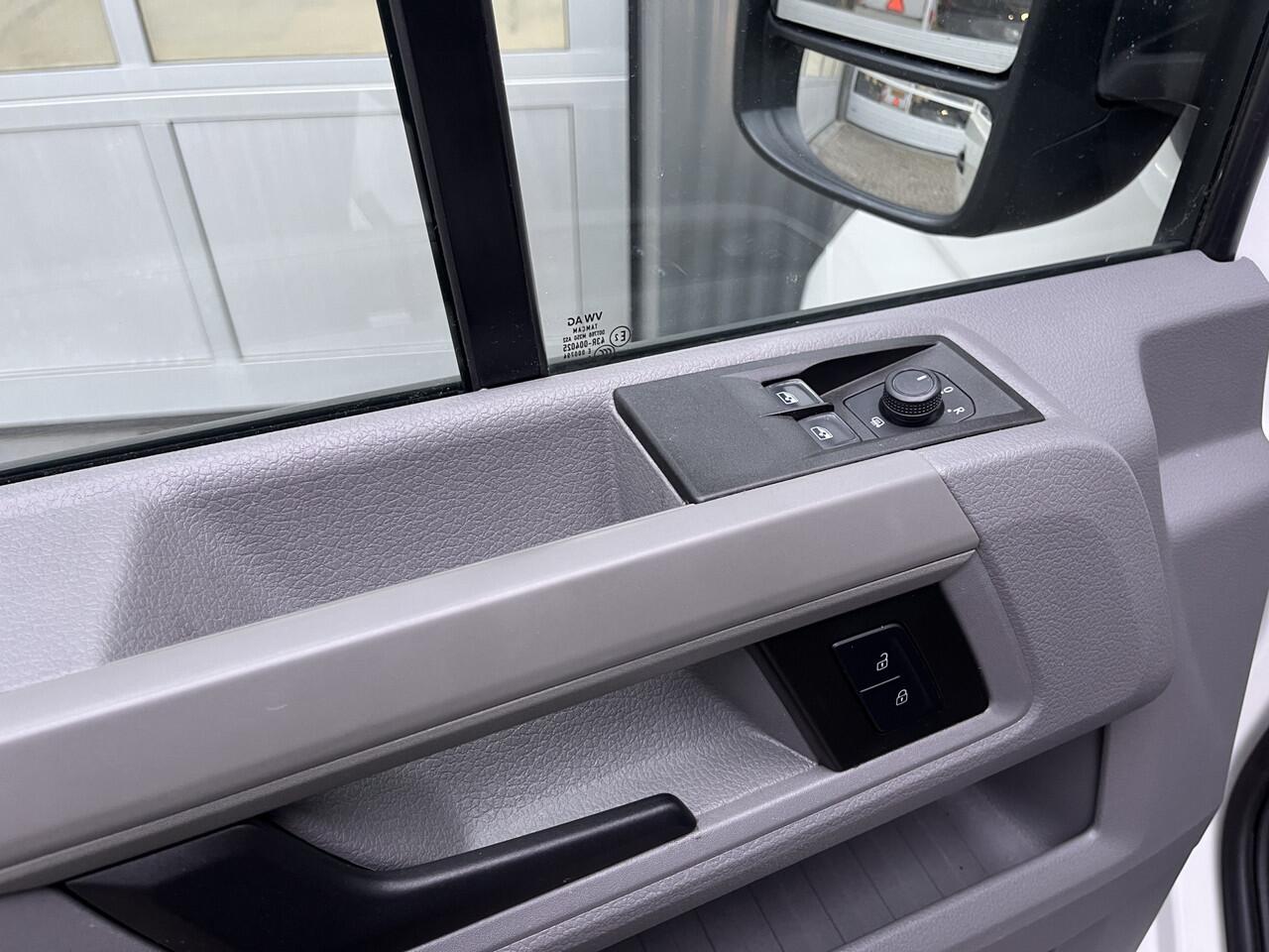 Volkswagen CRAFTER 2.0 TDI L3H3 L2H2 Met Kastinrichting Omvormer Airco Cruise controle Camera Werkplaats Lang hoog 1e eigenaar Dealer onderhouden Euro 6 Bpm vrij voor particulier gebruik !!