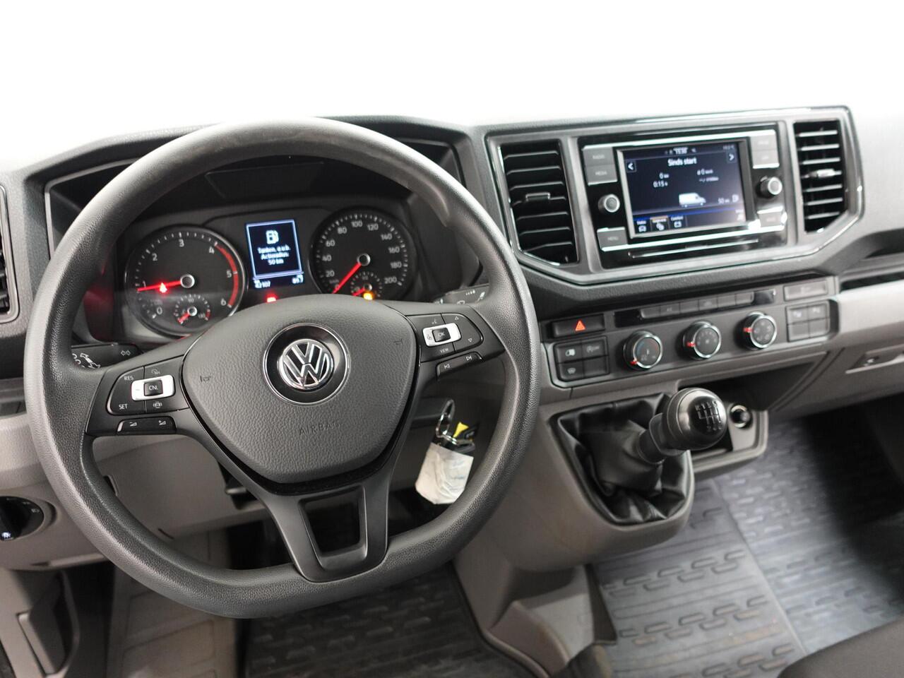 Volkswagen CRAFTER 30 2.0 TDI L3H3 Highline Trekhaak Apple Carplay Navigatie Cruise Control Camera MF Stuurwiel imperiaal + Trap