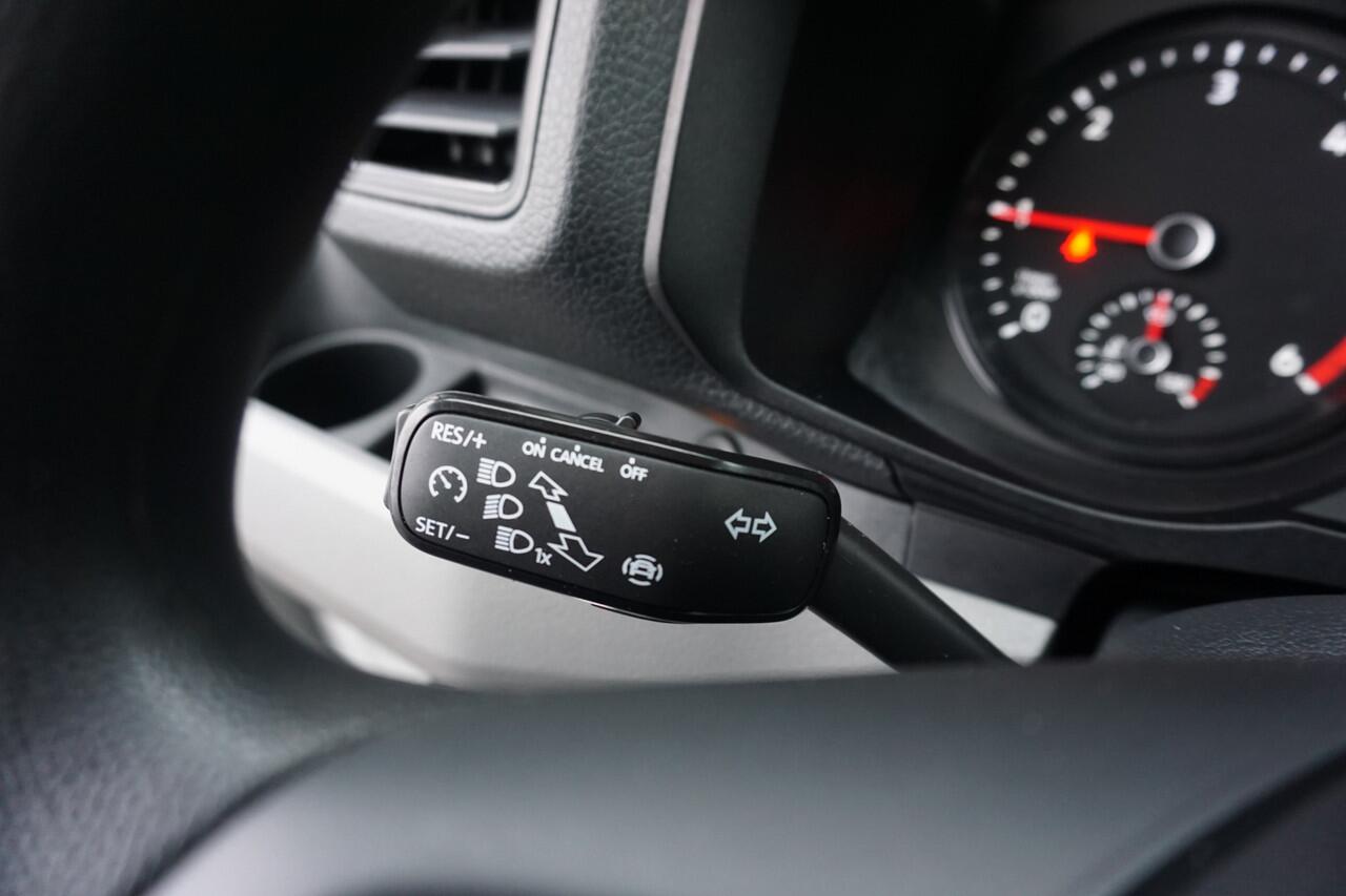 Volkswagen CRAFTER Open Laadbak 177pk Automaat Dubbele cabine Apple Carplay Camera Cruise control Trekhaak