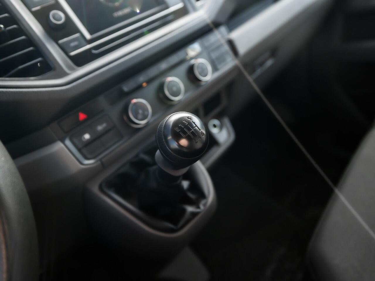 Volkswagen CRAFTER 35 2.0 TDI L4H3 (EURO 6, DUBBELE SCHUIFDEUREN, APPLE CARPLAY, CAMERA, AIRCO, ELEK RAMEN, 3 ZITPLAATSEN, BLUETOOTH, NIEUWE APK, NIEUWSTAAT)