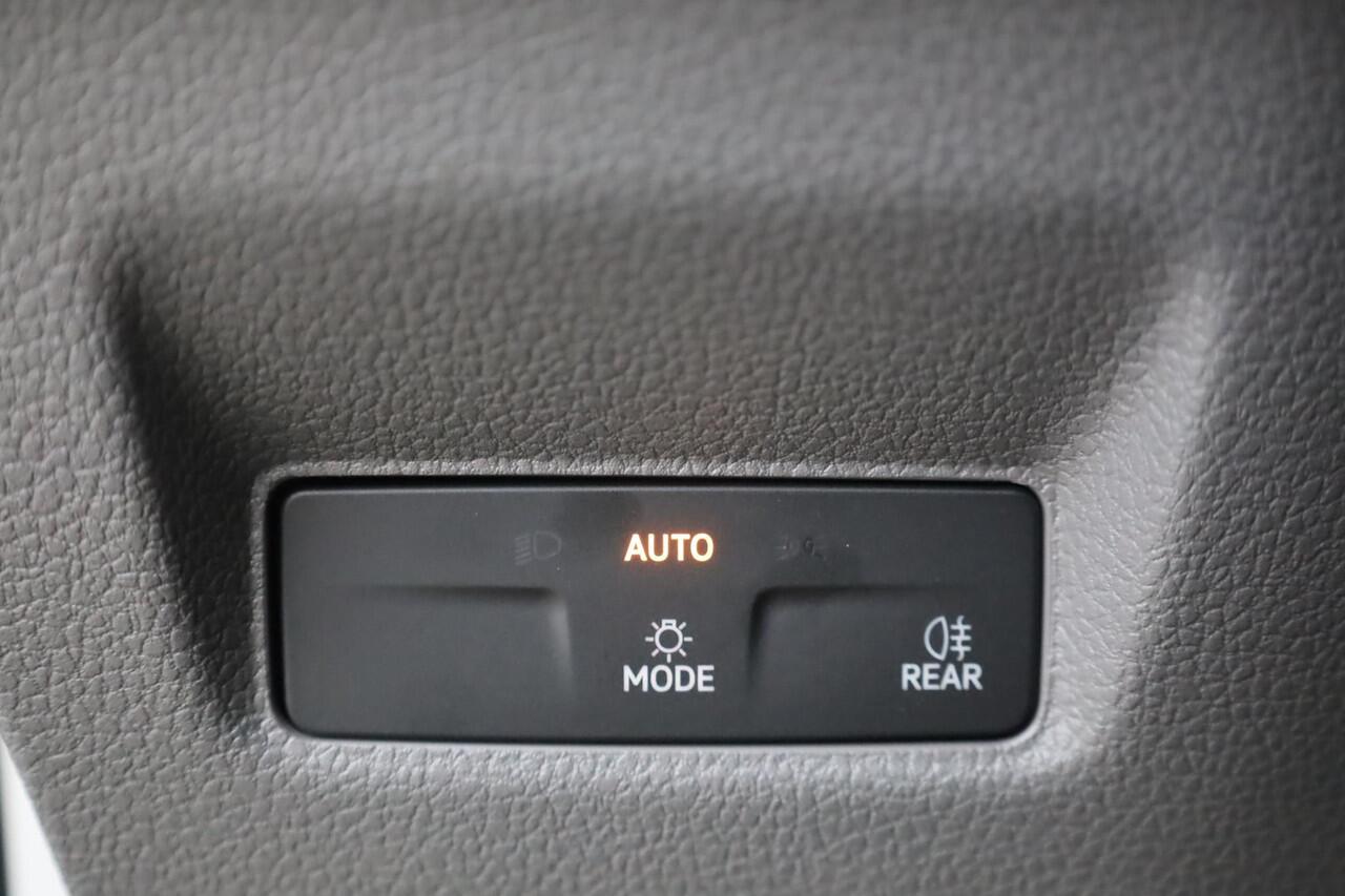 Volkswagen CRAFTER 30 2.0 TDI L3H3 Trendline 140PK / 103kW, BPM vrij, achteruitrijcamera, navigatie- en multimediapakket, achterdeuren met vergrote openingshoek, cruise control, LED-laadruimteverlichting, middelhoog dak (h3), stoelbekleding stof robuust "marathon", parkeers