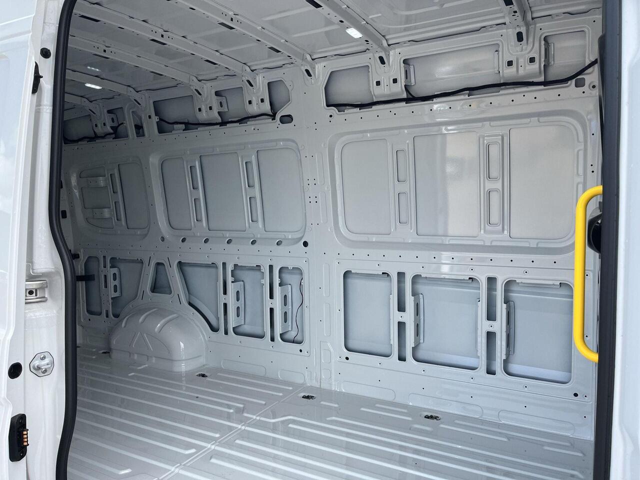 Volkswagen CRAFTER 35 2.0 TDI L4H3 | Comfortline | 177 Pk | wb 4490mm | A- Camera | App Connect |ERGO |