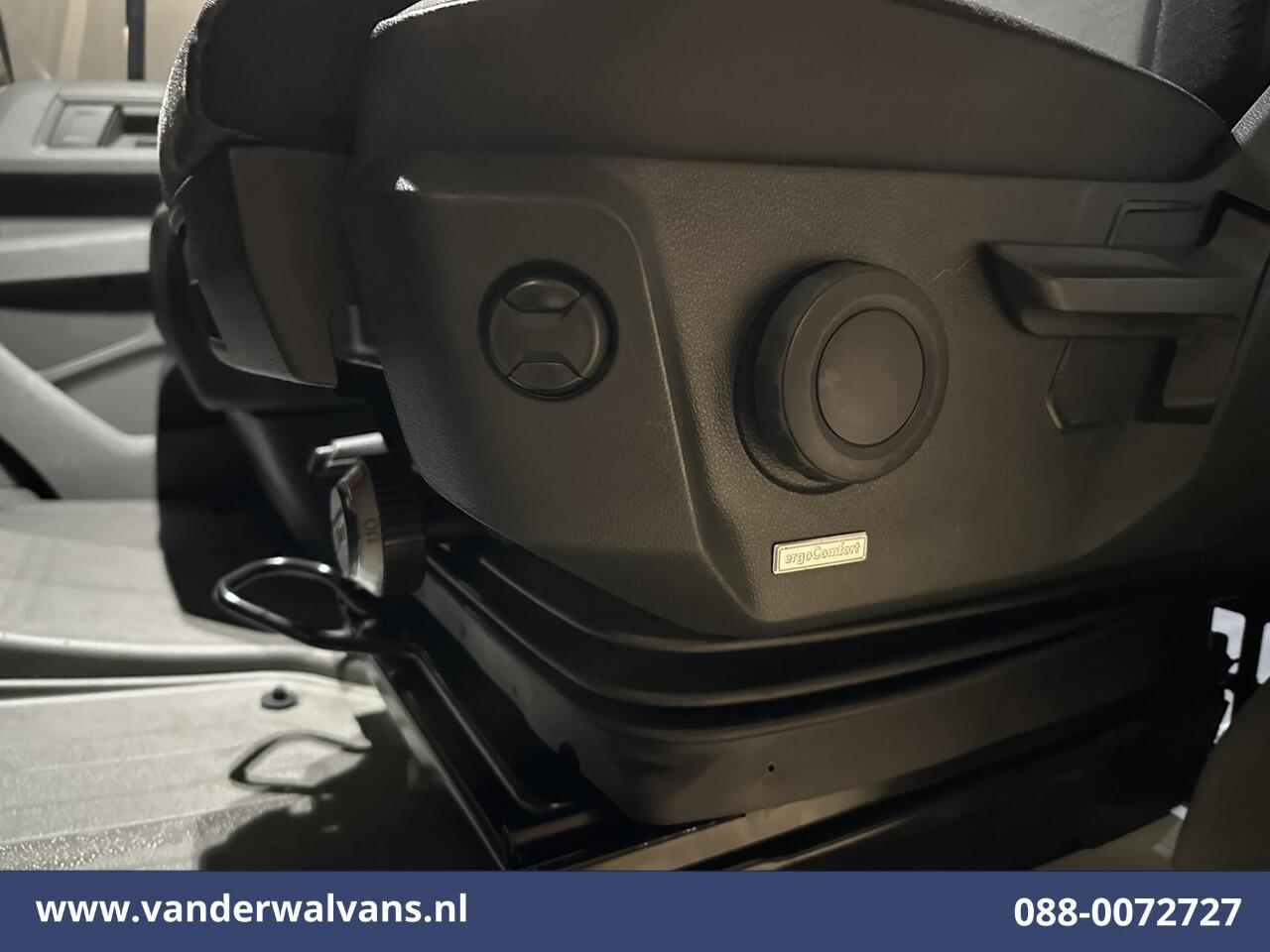 Volkswagen CRAFTER 2.0 TDI 141pk L3H3 L2H2 Euro6 Airco | Camera | Apple Carplay | Cruisecontrol Android Auto, Chauffeursstoel, Parkeersensoren, Bijrijdersbank, 3000kg trekvermogen, zilver