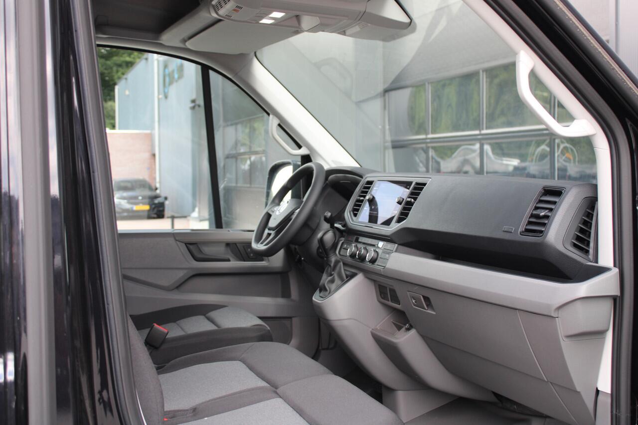 Volkswagen CRAFTER 35 2.0 TDI L3H3 177pk - 2x Schuifdeur - LED - Trekhaak - Navigatie - DAB - Geveerde stoel - Camera - Stoelverwarming - Rijklaar