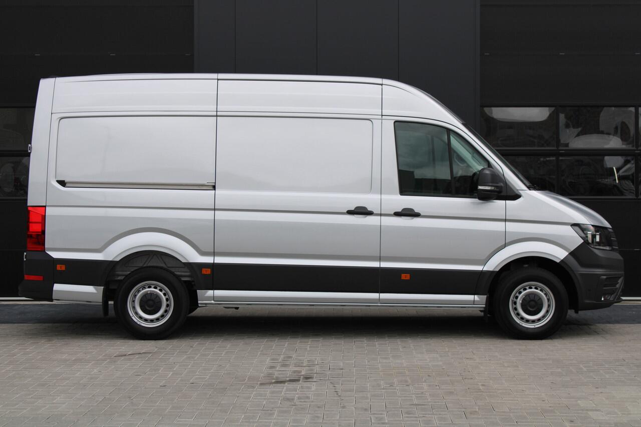 Volkswagen CRAFTER 30 2.0 TDI L3H3 140pk - Navigatie - DAB - Geveerde Stoel - Camera - Carplay - Rijklaar