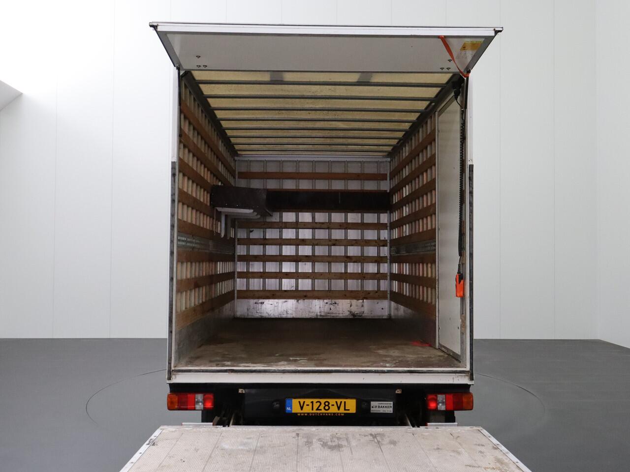 Volkswagen CRAFTER 2.0TDI 177PK Bakwagen+Laadklep | Dubbellucht | 3500Kg Trekhaak | Navigatie | Camera | Zijdeur