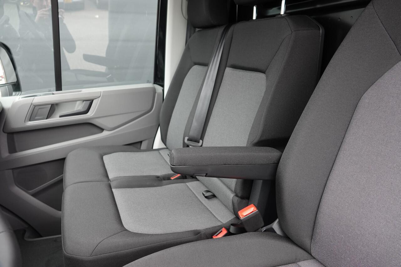 Volkswagen CRAFTER L3H3 177Pk Aut. | 3500 kg. Trekgewicht | 2x Schuifdeur | Nieuw Model | Deep Black