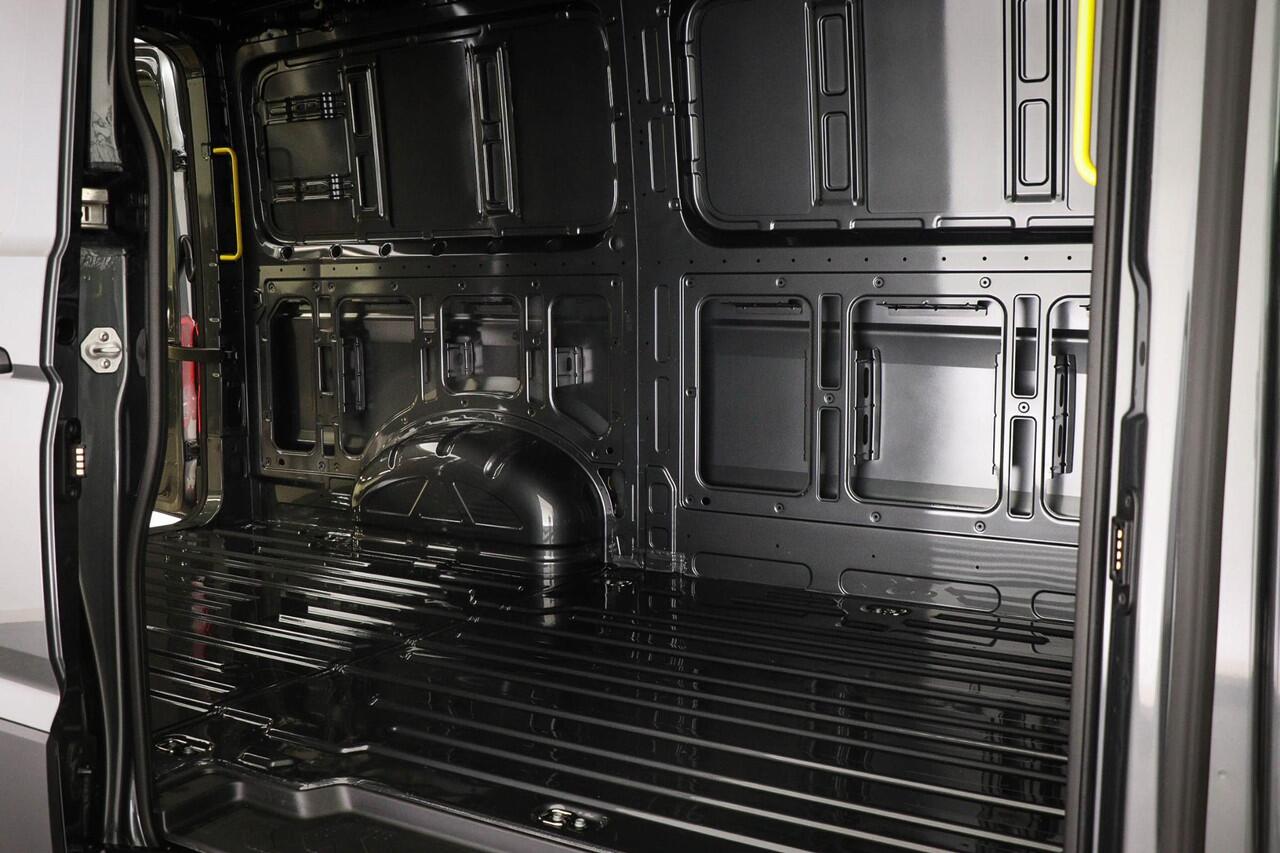 Volkswagen CRAFTER 35 2.0 TDI L3H2 Trendline | ERGO COMFORT | LED | CLIMA | DAB | CAMERA | STOELVERWARMING