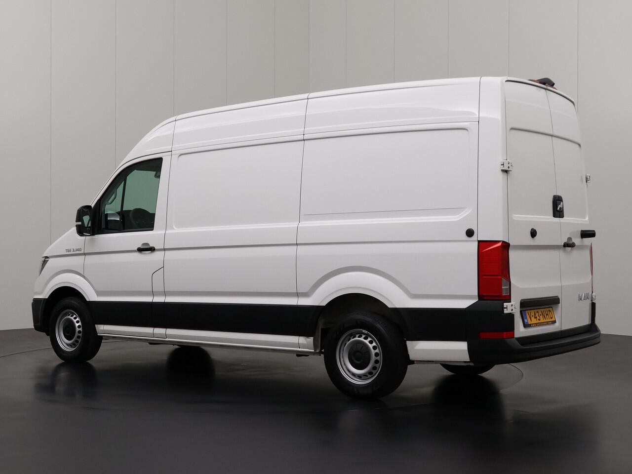 Volkswagen CRAFTER 2.0TDI 140PK DSG Automaat L3H3 | Multimedia | Camera | Airco | Cruise | 3-Persoons | Betimmering