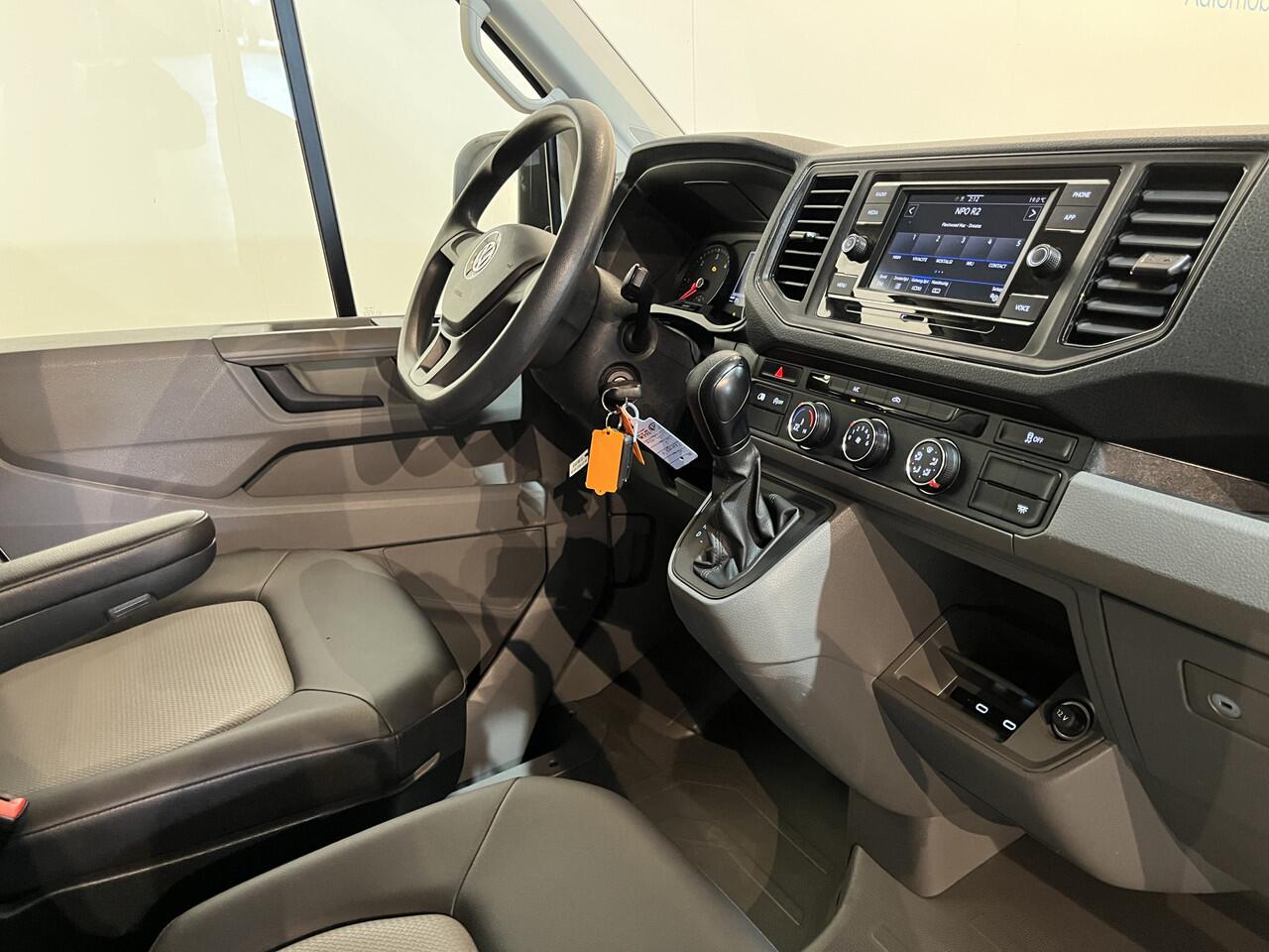 Volkswagen CRAFTER 35 2.0 TDI L3H3 140 PK DSG Automaat / Euro 6 / Airco / Trekhaak 3000 KG / Cruise Control / Camera / CarPlay / 3-Zits / 83.000 KM !!