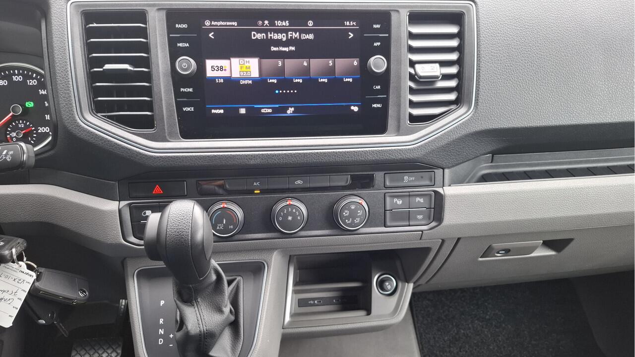 Volkswagen CRAFTER 35 2.0 TDI L3H3 75 Edition 177 pk - Trekhaak / Camera / Leder / LED