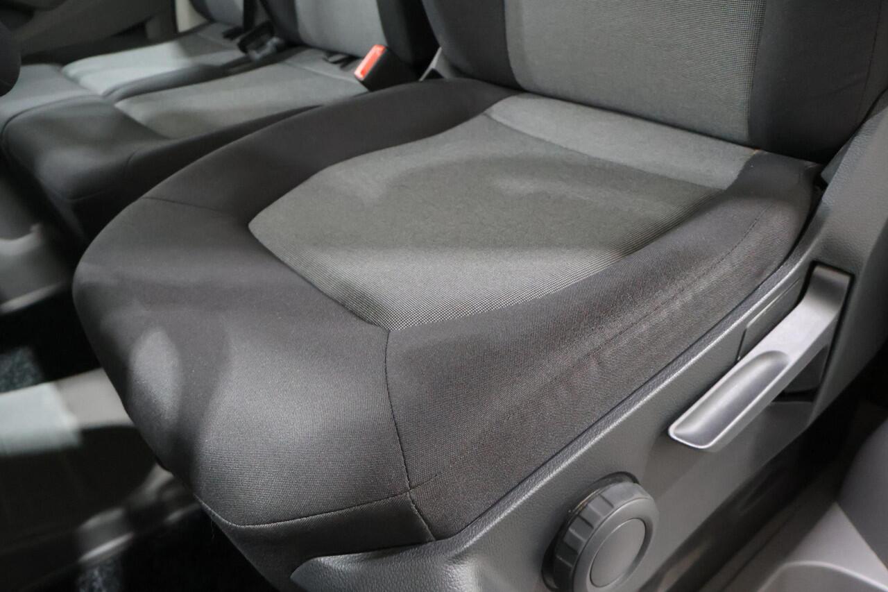 Volkswagen CRAFTER 35 2.0 TDI L3H3 Comfortline EURO VI | 140 PK | Trekhaak | Navigatiesysteem | Parkeersensoren |