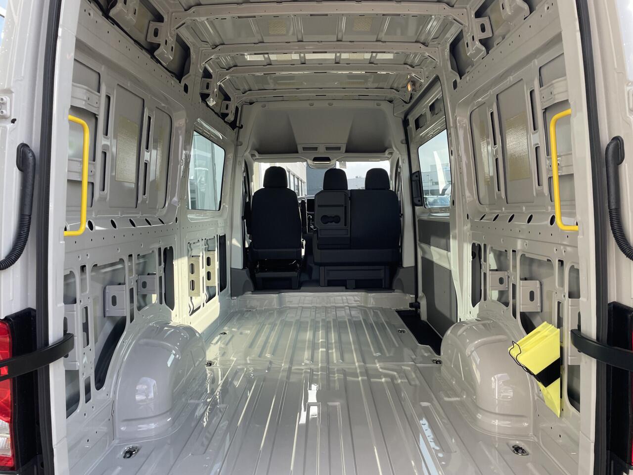 Volkswagen CRAFTER 35 2.0 TDI 140 Pk | L3H3 | Trekhaak | App connect | Diverse ombouw mogelijkheden toepasbaar