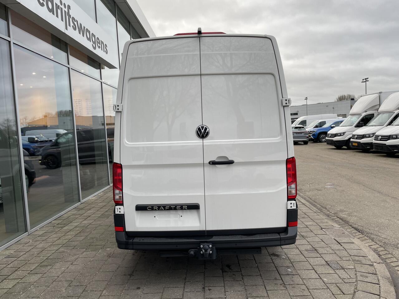 Volkswagen CRAFTER 35 2.0 TDI L3H3 140PK Hand | Trekhaak | Camera | App Connect