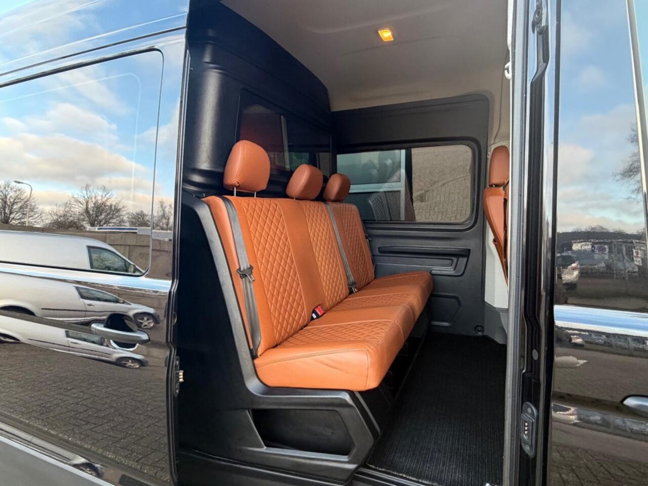 Volkswagen CRAFTER 35 2.0 TDI 177PK Automaat L3H3 7 Dubbel Cabine 6p / Leder / 3000kg trekgewicht / LED / Stoelverwarming