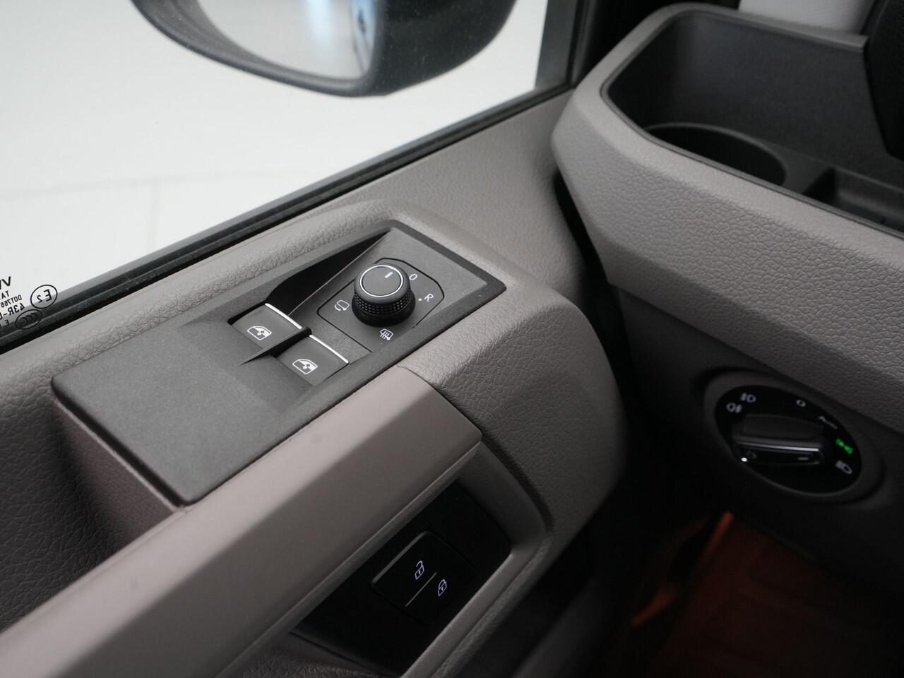 Volkswagen CRAFTER 35 2.0 TDI L3H3 Exclusive EURO VI Trekhaak Navigatie Camera Acc Pdc Stoel/Stuurverwarming Carplay