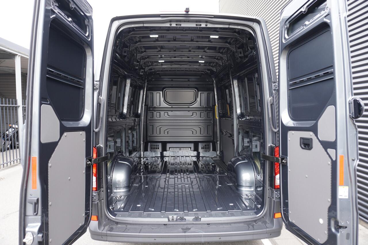 Volkswagen CRAFTER 35 2.0 TDI L3H3 177 PK Aut. Highline, Navigatie , Cruise control, Alarm, Comfort bijrijdersstoel