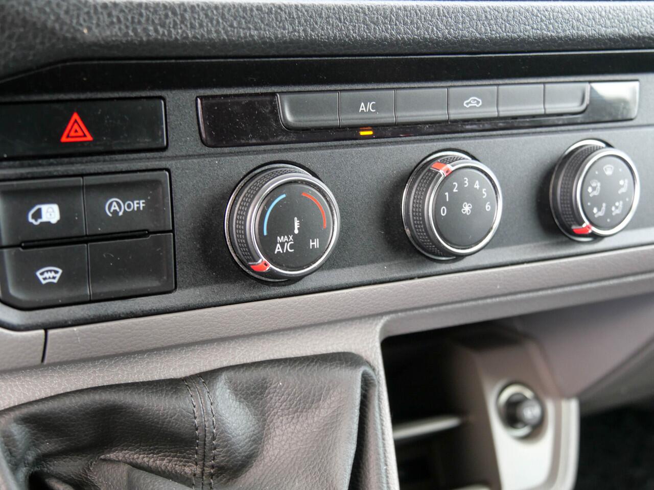 Volkswagen CRAFTER 35 2.0 TDI 141PK L3H3 Highline | TREKHAAK | GEVEERDE STOEL | CAMERA | CARPLAY |