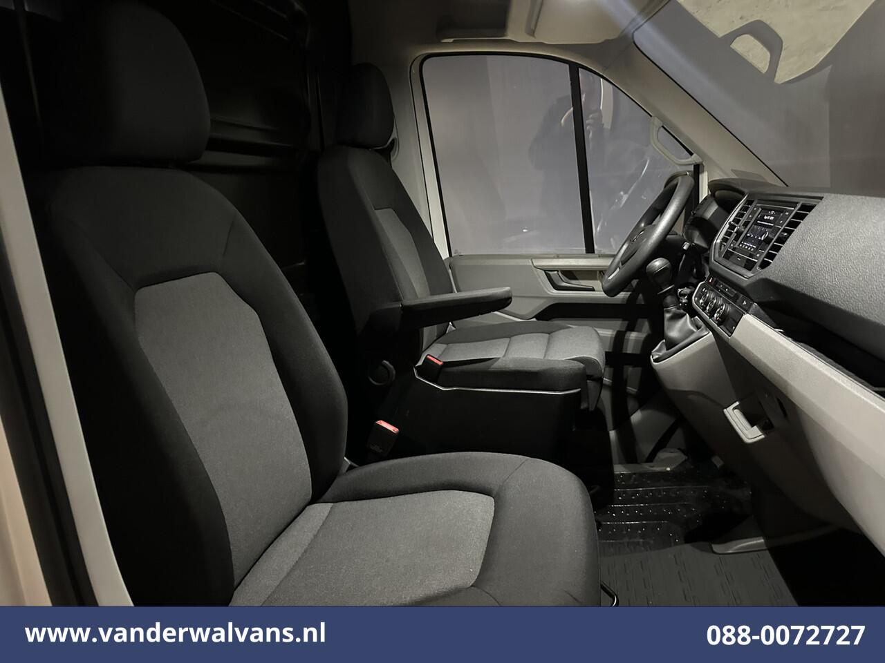 Volkswagen CRAFTER 2.0 TDI 141pk L3H3 L2H2 Euro6 Airco | Camera | Apple Carplay | Android Auto | Cruisecontrol | Massagestoel Chauffeursstoel, 2800kg trekvermogen