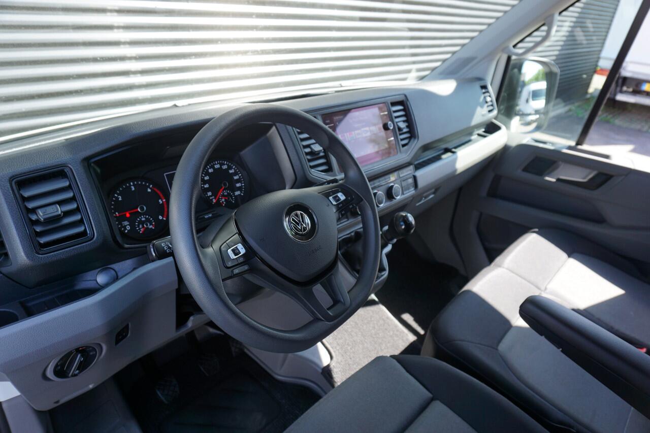 Volkswagen CRAFTER 140PK L3H3/L2H2 Apple Carplay Navi Camera Trekhaak Cruise control Parkeersensoren Voorruitverwarming