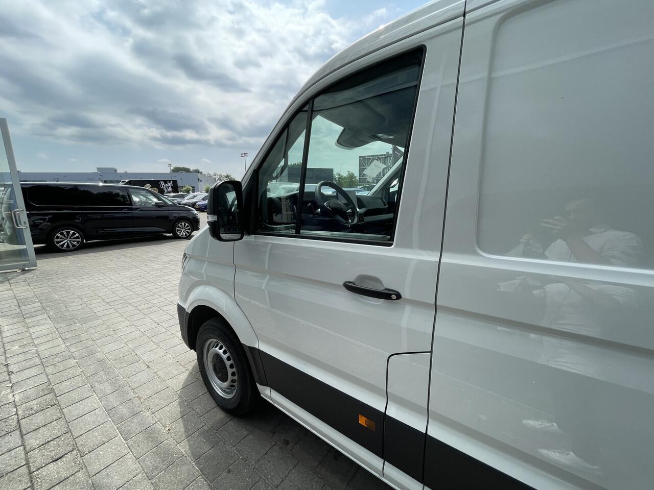 Volkswagen CRAFTER 30 2.0 TDI L3H2 Highline 140pk Automaat | Trekhaak | App connect