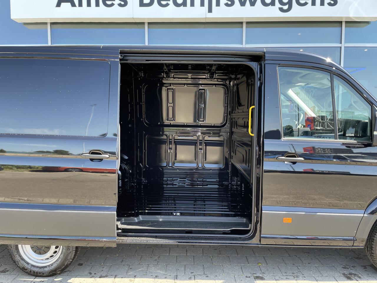 Volkswagen CRAFTER 30 2.0 TDI L3H2 Highline 140 Pk Automaat | Trekhaakvoorbereiding | App-connect | 3 Zits