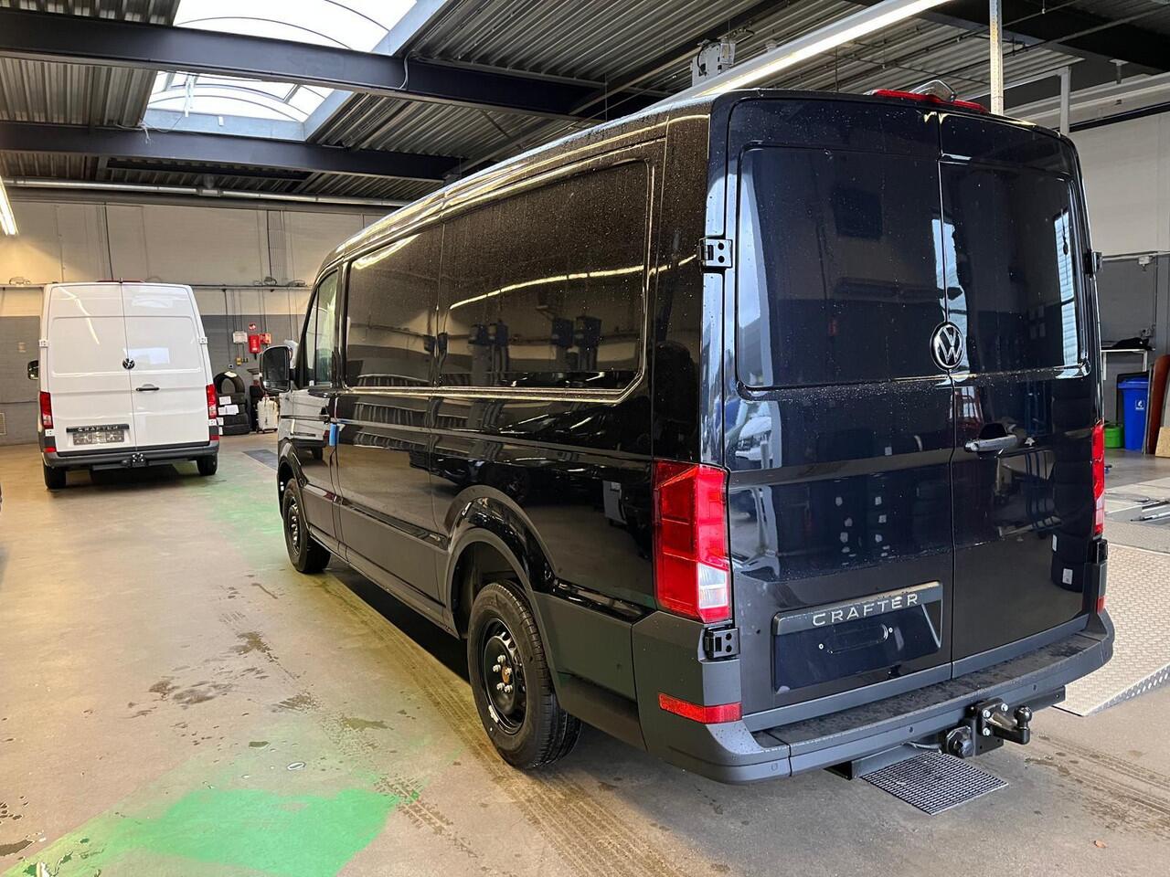 Volkswagen CRAFTER Bedrijfswagens L3H2 Highline 103kW 140pk 3T GVW 8 vers auto VW Bedrijfswagens Crafter 2.0 30 TDI L3H2 Highline 103kW 140pk 8 vers auto | BPM vrij | Interieur Pakket: Navigatie- en multimediapakket | Trekhaak met vaste kogel (inclusief aanhangwagenstabilis