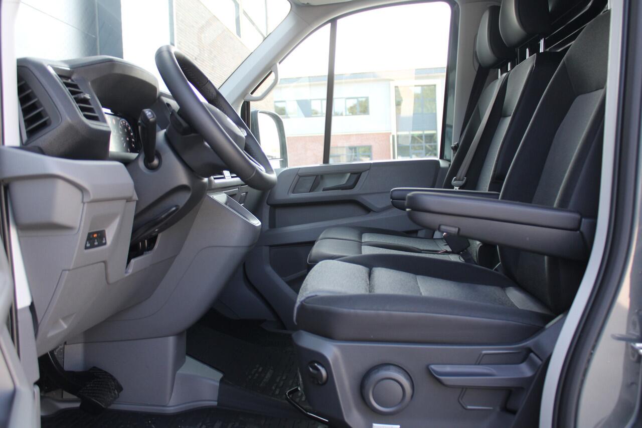 Volkswagen CRAFTER 35 2.0 TDI L3H2 177pk - Facelift - Navigatie - LED - Geveerde stoel - Virtual cockpit - Camera - Verwarmd stuur - Stoelverwarming - Rijklaar