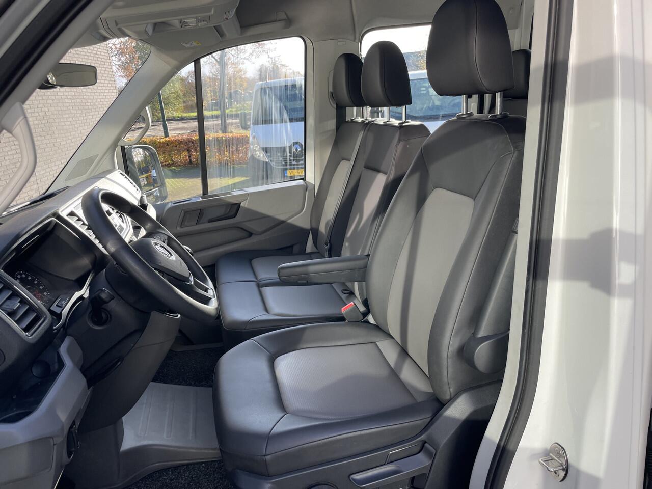 Volkswagen CRAFTER 35 2.0 TDI L4 DC Comfortline Airco - Bluetooth - Cruise control - start/stop systeem - Mistlampen voor - Centrale vergrendeling met afstandsbediening - 7 persoonswagen