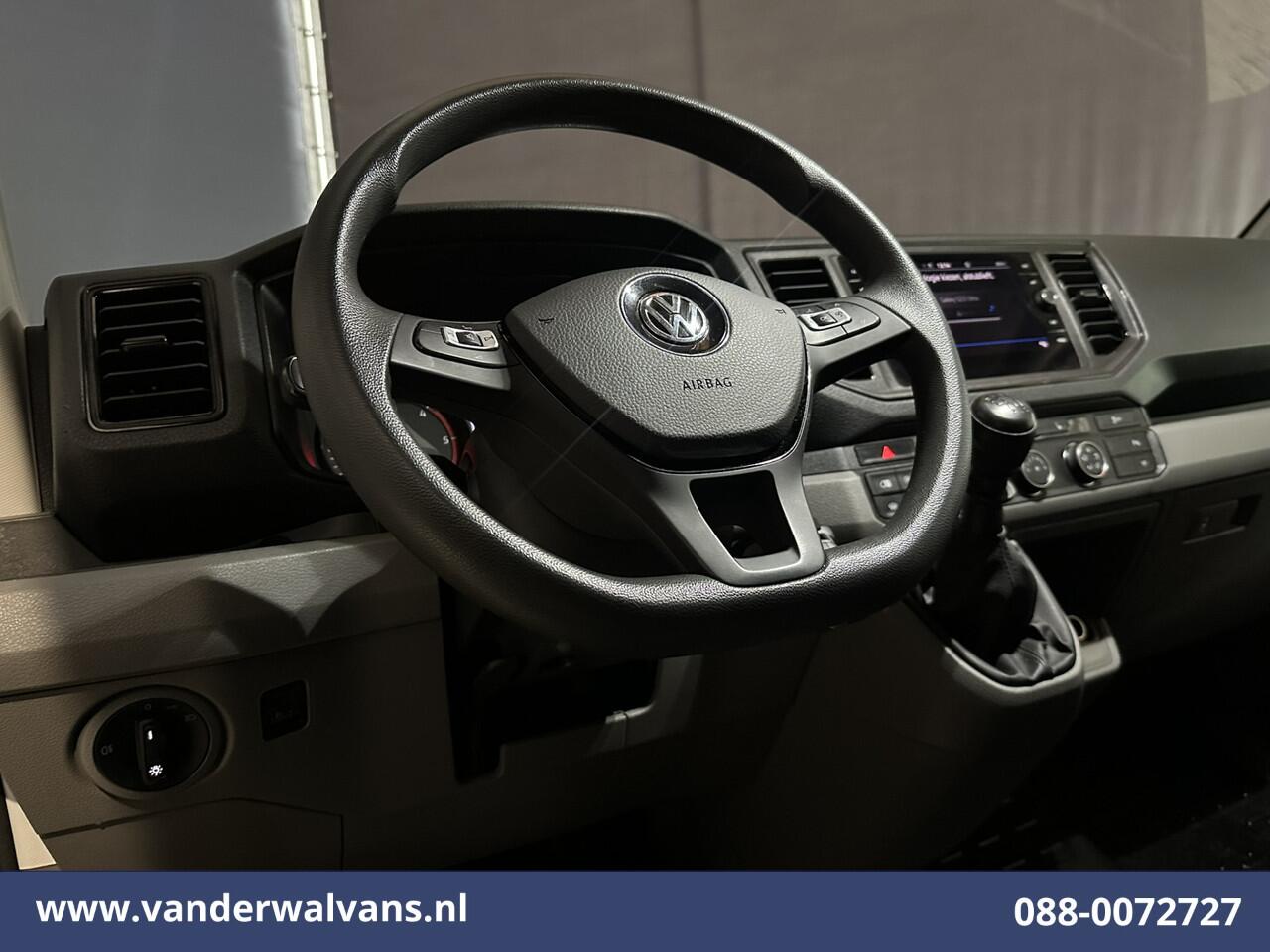 Volkswagen CRAFTER 2.0 TDI 141pk L3H3 L2H2 Euro6 Airco | Camera | Navigatie | Android Auto | Stoelverwarming Parkeersensoren, Bijrijdersbank, 3000kg trekvermogen, zilver