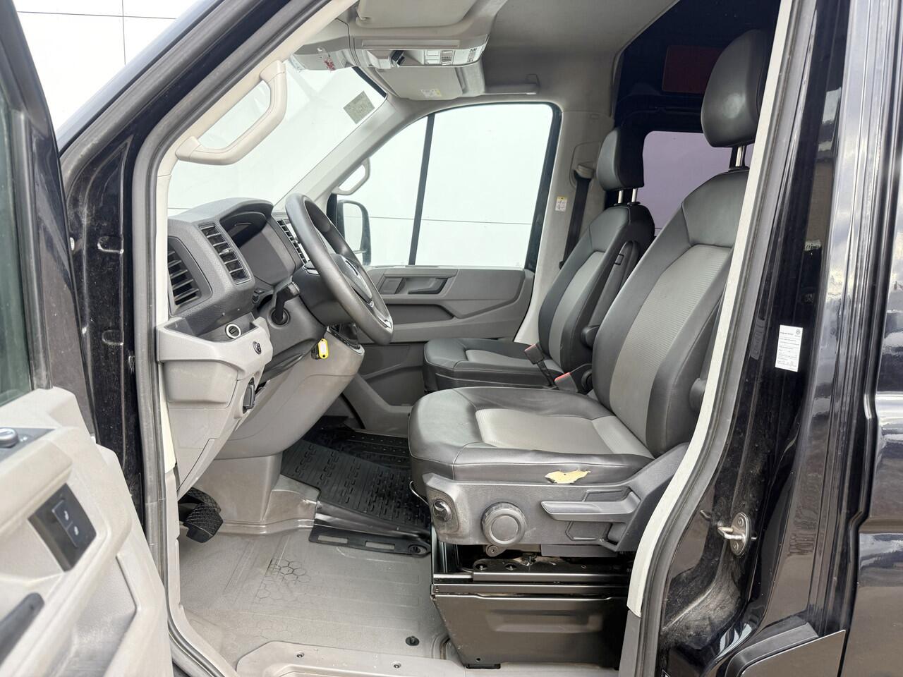 Volkswagen CRAFTER 2.0 TDI 140PK Automaat L3H3 Airco Cruise Control Elektrische Schuifdeur Trekhaak Camera Carplay Parkeersensoren voor achter