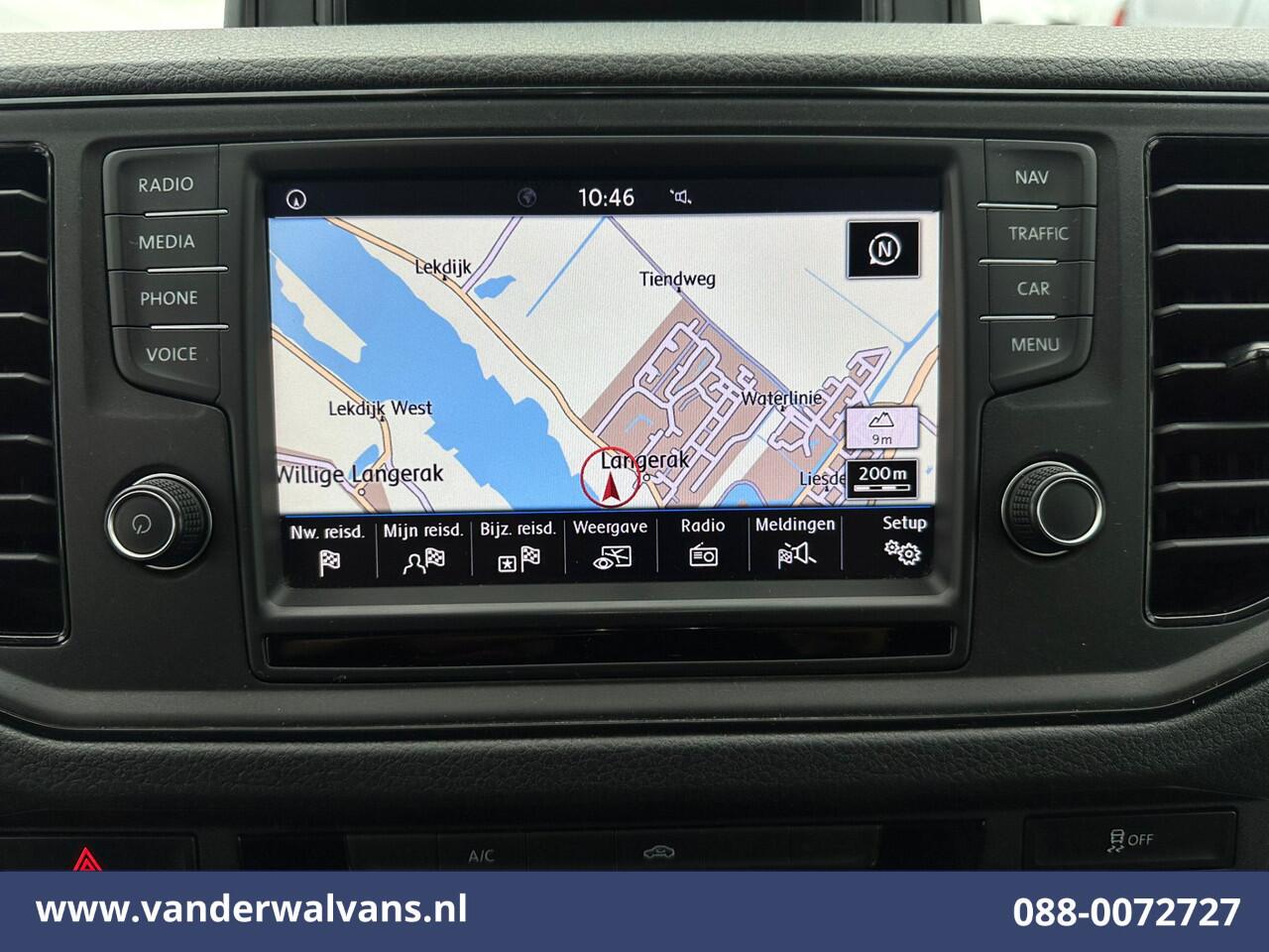 Volkswagen CRAFTER 2.0 TDI 141pk L3H2 L2H1 Euro6 Airco | Camera | Navigatie | 3000kg trekhaak Apple Carplay, Android Auto, Parkeersensoren, Bijrijdersbank