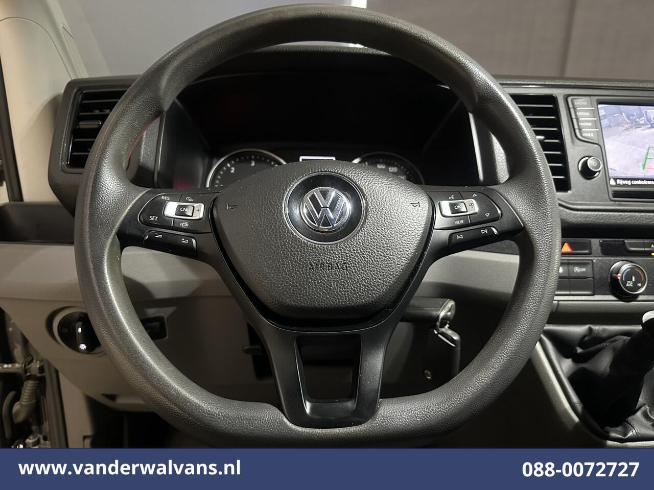 Volkswagen CRAFTER 2.0 TDI 140pk L3H3 (oude L2H2) Euro6 Airco | Camera | Cruisecontrol | Apple Carplay | bijrijdersbank android auto, chauffeursstoel, 3000kg trekvermogen