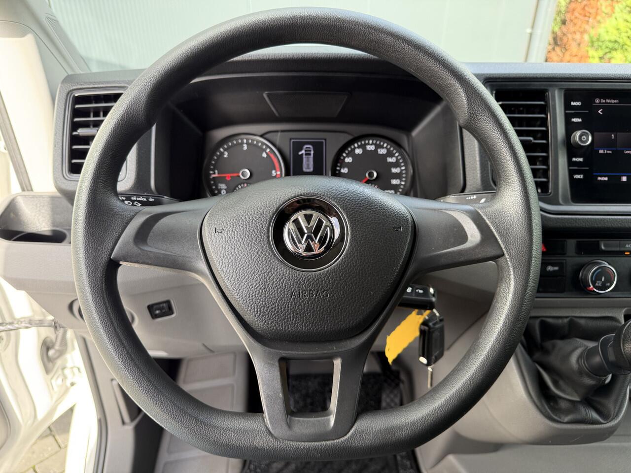 Volkswagen CRAFTER 35 2.0 TDI HIGHLINE+ / L3H3 / 750 KG DHOLLANDIA HYDR. LAADKLEP / AIRCO / CRUISE / NAVI / CAMERA / CARPLAY