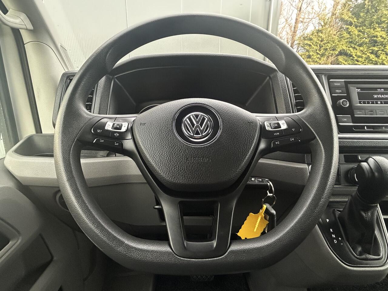 Volkswagen CRAFTER 2.0 TDI 141 PK DSG AUTOMAAT HIGHLINE+ / LED KOPLAMPEN / L3H3 / 3.000 KG AHG / 270 A DEUREN / AIRCO / CRUISE / BLUETOOTH / 3-ZITS