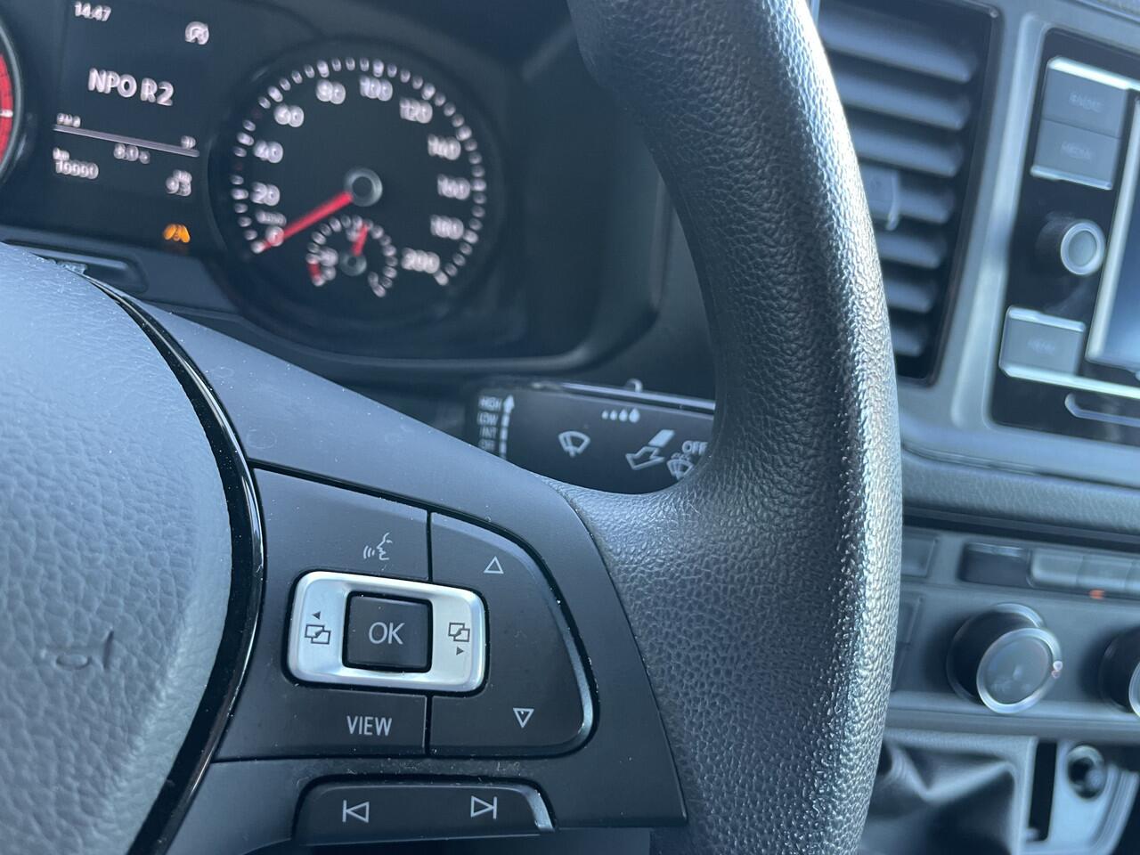 Volkswagen CRAFTER 35 2.0 TDI L4 DC Comfortline Airco - Bluetooth - Cruise control - start/stop systeem - Mistlampen voor - Centrale vergrendeling met afstandsbediening - 7 persoonswagen