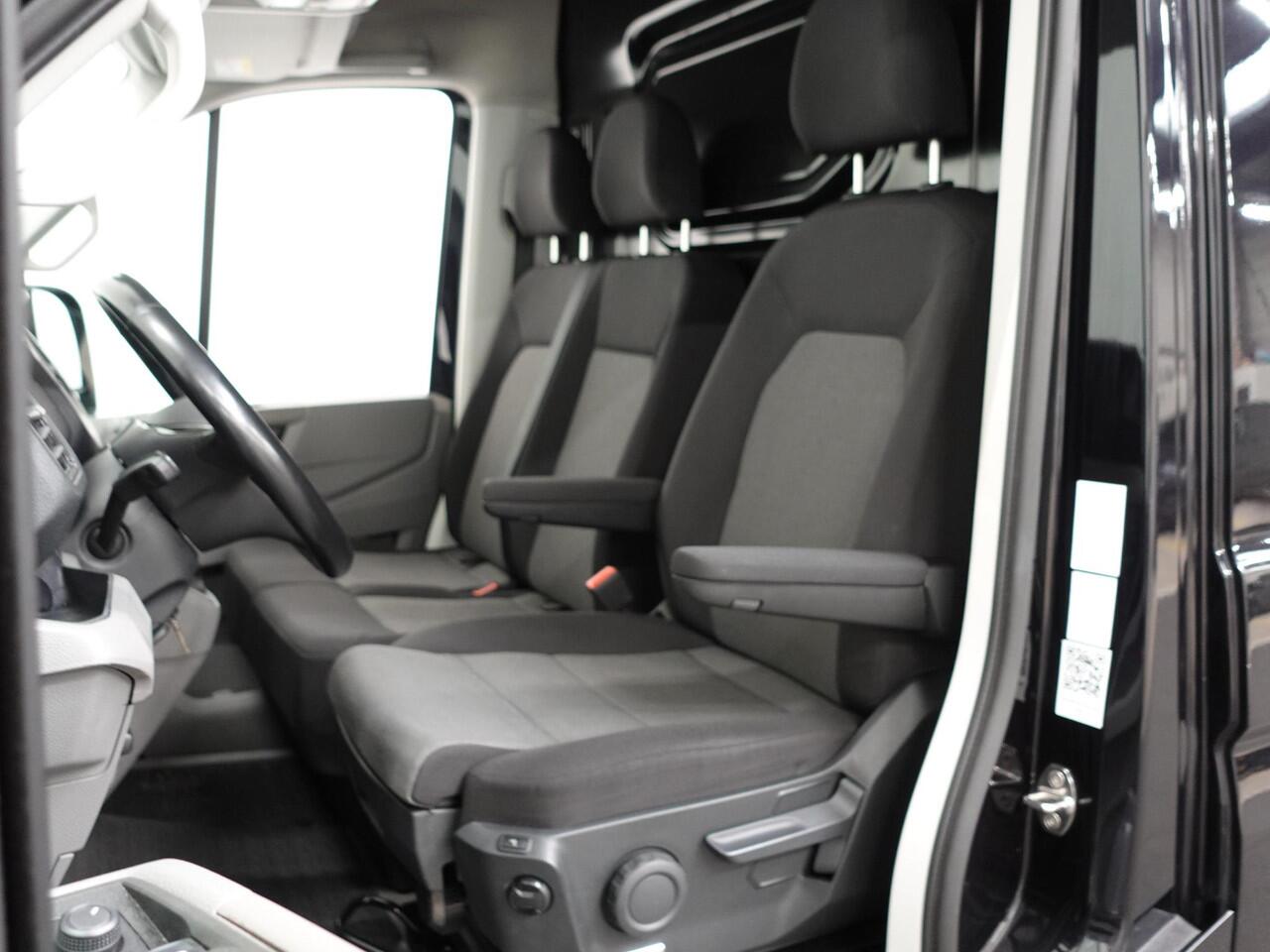 Volkswagen CRAFTER 177pk Automaat L3H3/ L2H2 Highline Camera Apple Carplay/Android Auto Airco Cruise control Euro6