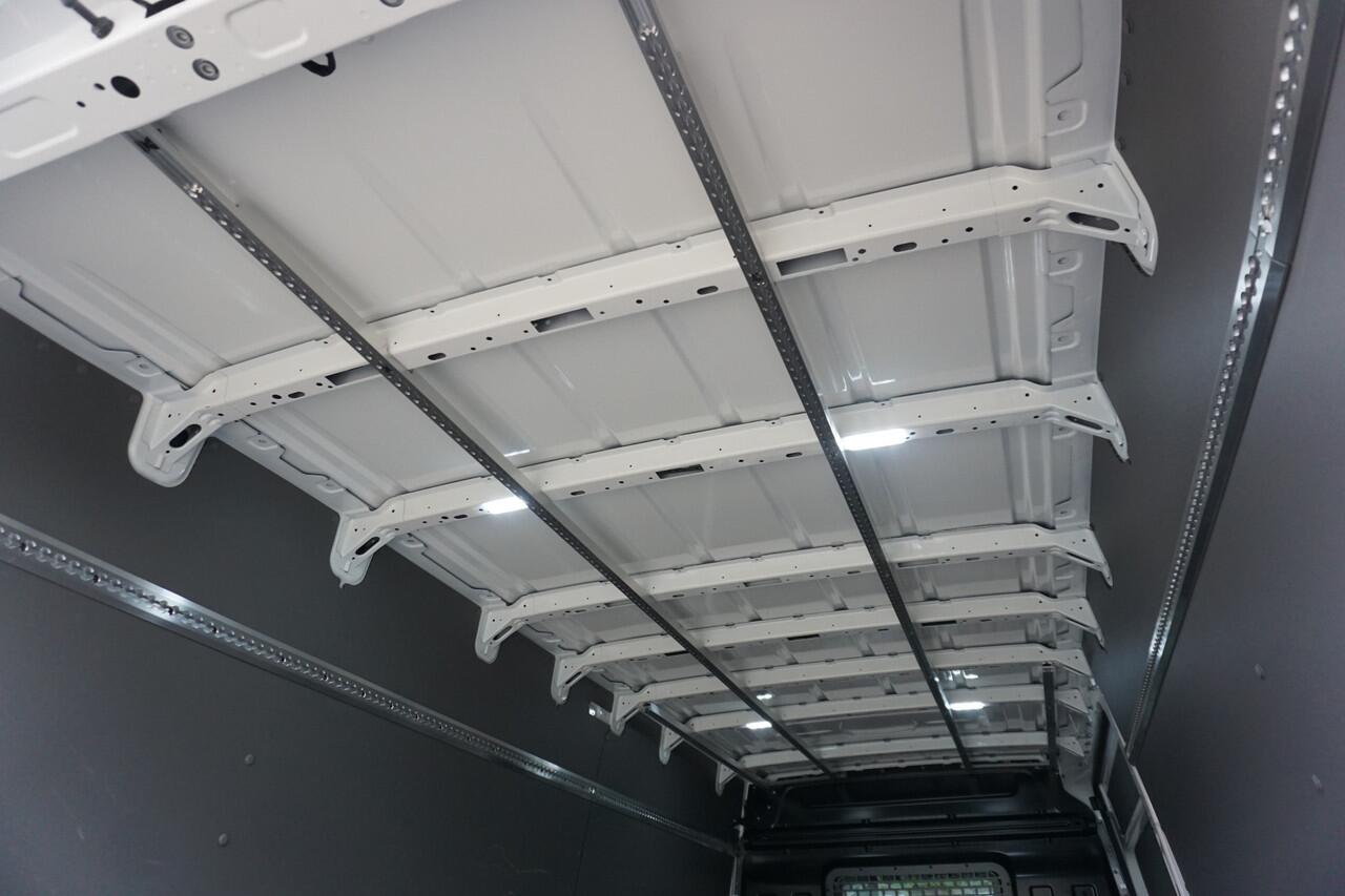 Volkswagen CRAFTER 35 177PK Automaat L4H3/L3H2 Facelift Apple Carplay Navigatie Camera Digitaal dashboard Camera