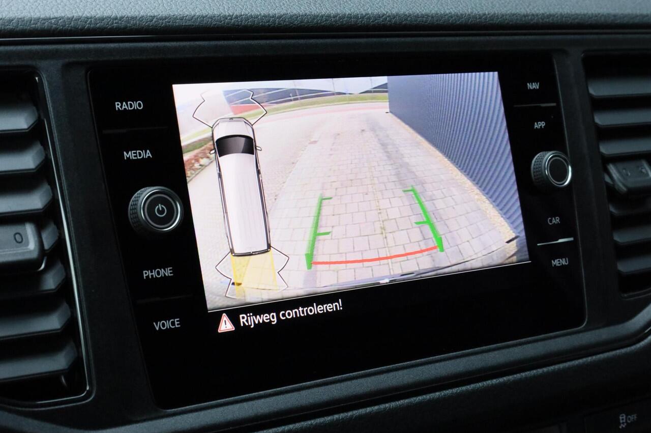 Volkswagen CRAFTER Exclusive L3H3 140PK GVW 3.5T BPM vrij | Achteruitrijcamera | LED koplampen | Navigatie | Stuurwiel verwarmd | Park Assist | Trekhaak | Climatronic | Adaptive Cruise Control | Apple CarPlay / Android auto | DAB | 17 inch lichtmetalen velgen | Grootlichtas