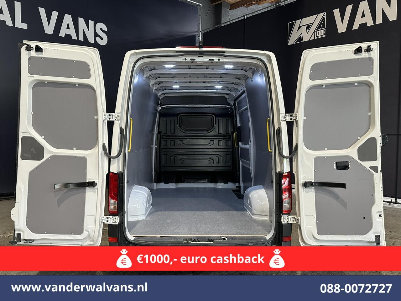 Volkswagen CRAFTER 2.0 TDI 140pk L3H3 L2H2 Euro6 Airco | Camera | Apple carplay | Android auto bijrijdersbank, 3000kg trekvermogen