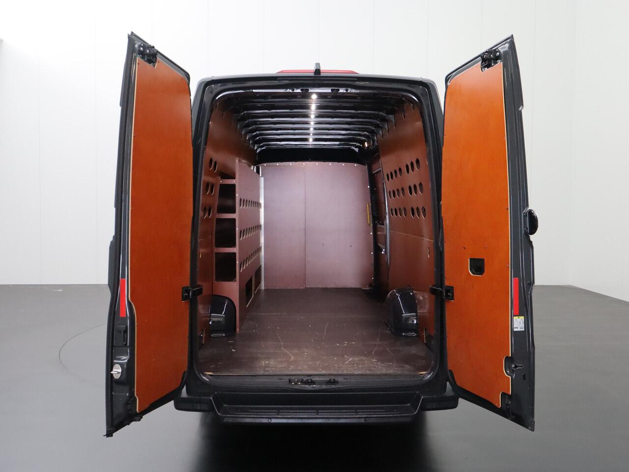 Volkswagen CRAFTER 2.0TDI 140PK DSG Automaat L5H3 Highline | Navigatie | Betimmering | Camera | 3-Persoons