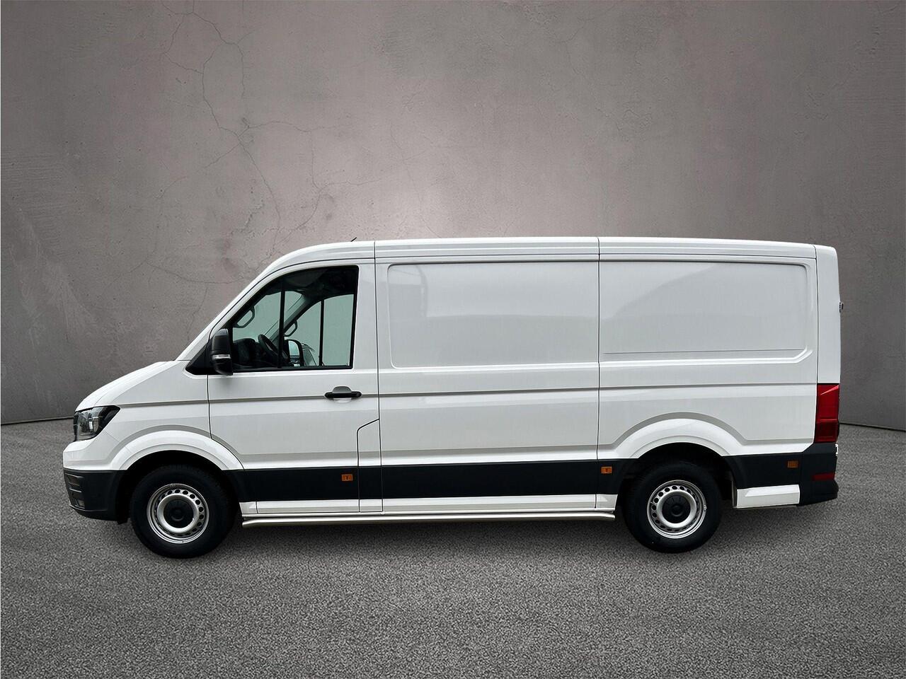 Volkswagen CRAFTER 2.0 TDI 140 PK L3H2 Highline | BPM-vrij | All Seasonbanden | Navigatie (Apple carplay / Android Auto) | Trekhaak | Sidebars | Betimmering | Camera