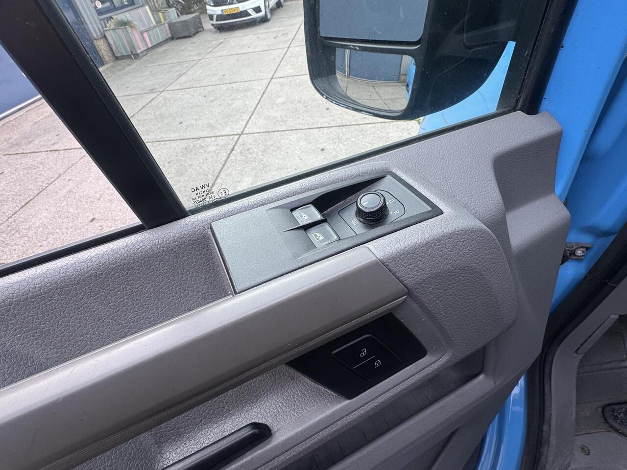 Volkswagen CRAFTER 35 2.0 TDI L4H3 BAKWAGEN MET DEUREN / EURO 6 / N.A.P / DEALER ONDERHOUDEN