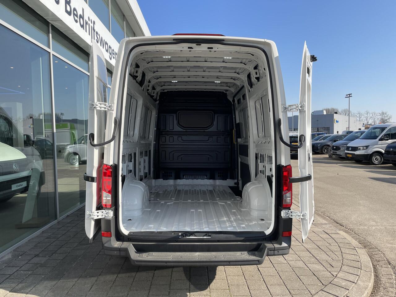 Volkswagen CRAFTER 35 2.0 TDI L3H3 Trendline 140PK hand facelift
