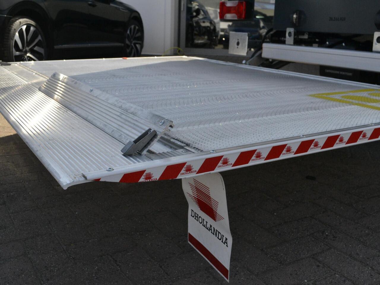 Volkswagen CRAFTER Bedrijfswagens Chassis 50(35) BAKWAGEN Trendline 2.0 TDI 164pk L4 · Camera · Laadlift · Cruise Control · P-Sensoren · Apple/Android Car Play · Garantie t/m 22-12-2028 of 120.000km