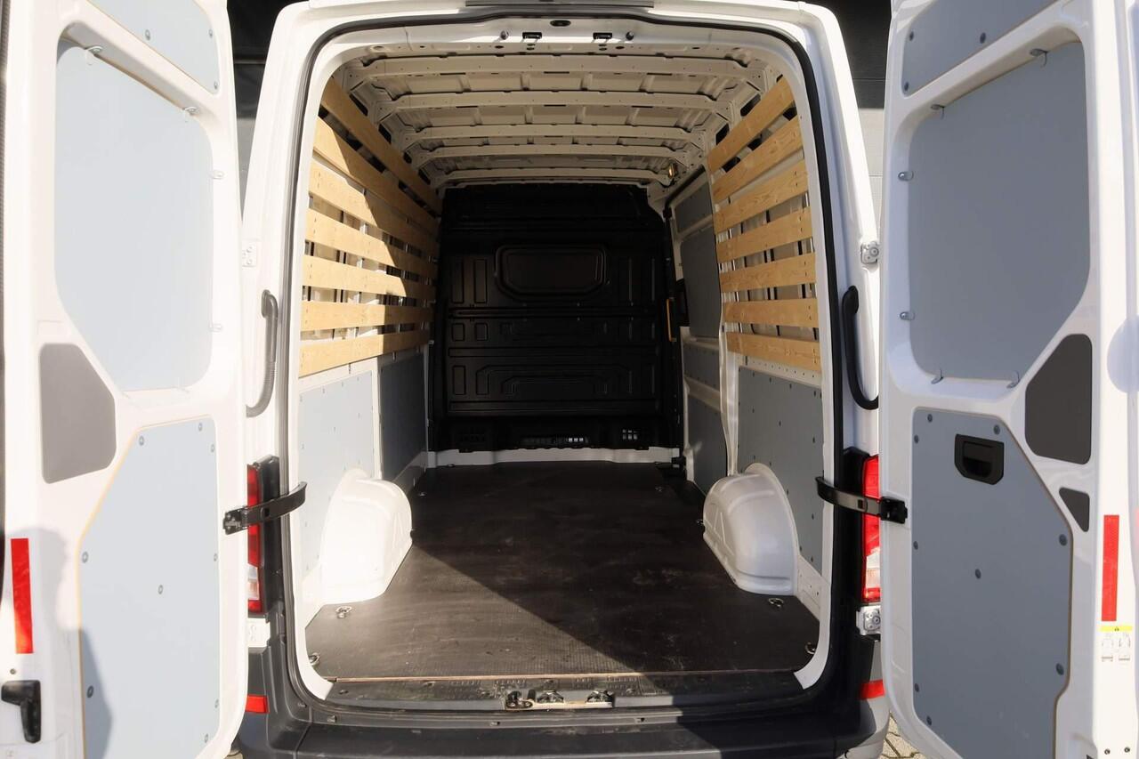 Volkswagen CRAFTER 30 2.0 TDI 140PK L3H3 Highline | Trekhaak | Geveerde stoel | Camera | Leder | Verwarmbare voorruit