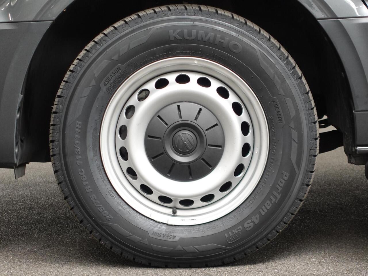 Volkswagen CRAFTER 30 2.0 TDI L3H3 Highline Trekhaak Apple Carplay Navigatie Cruise Control Camera MF Stuurwiel imperiaal + Trap