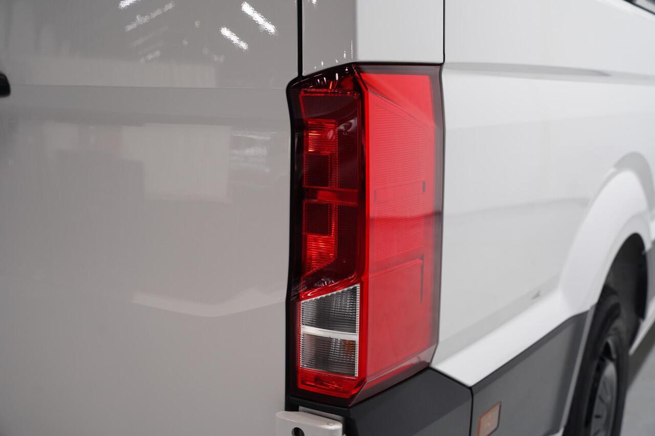 Volkswagen CRAFTER 2.0 TDI 140 pk L4H3 DSG Aut. Navi Cruise Control, PDC V+A, Houten Laadvloer, 3-Zits, Nieuw